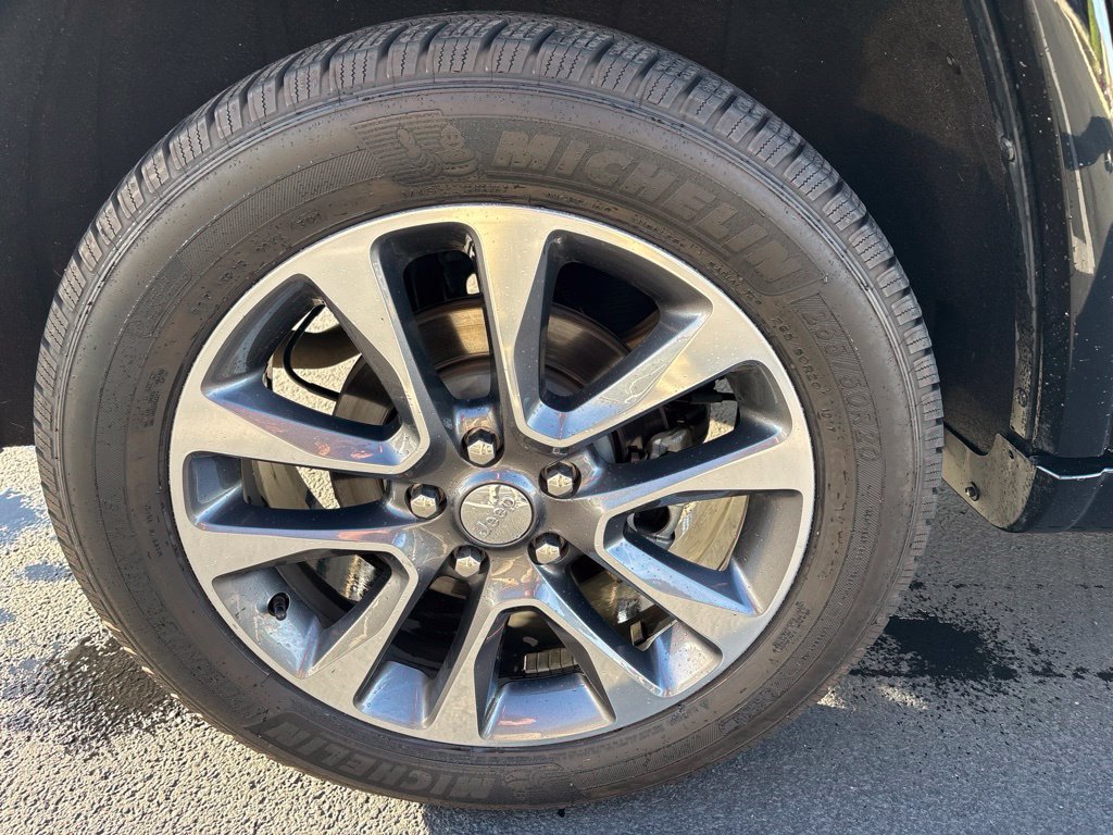 Used 2018 Jeep Grand Cherokee Overland AWD/4WD image 12