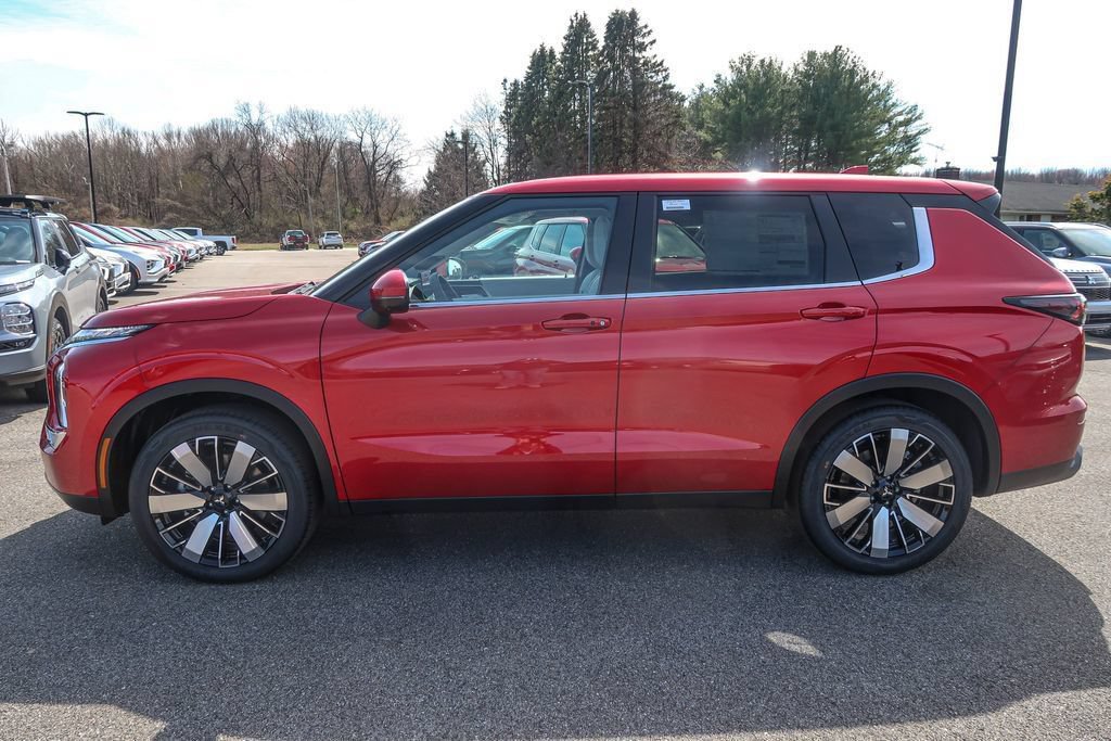 New 2026 Mitsubishi Outlander SE AWD/4WD image 2