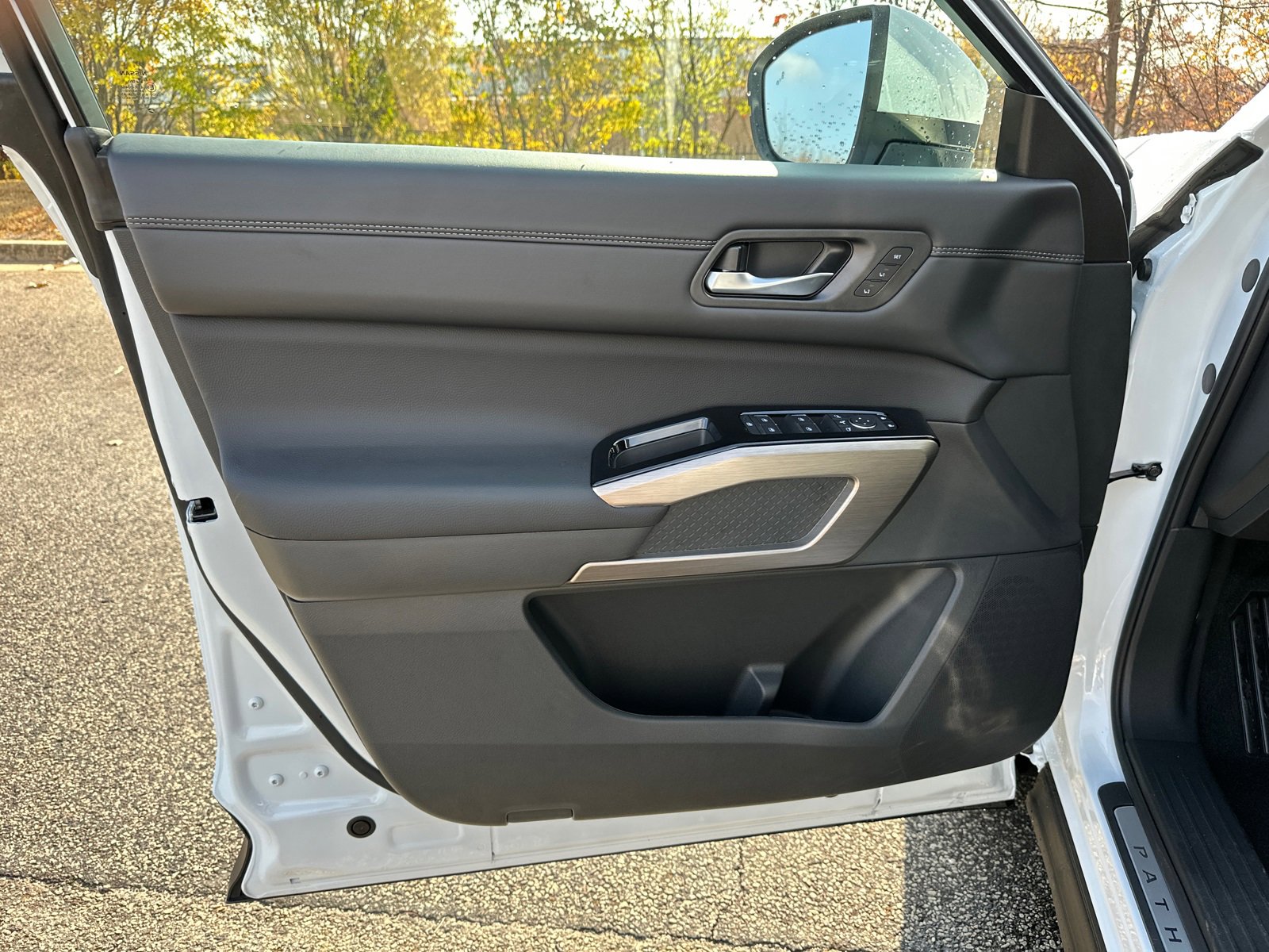 New 2025 Nissan Pathfinder Platinum image 10