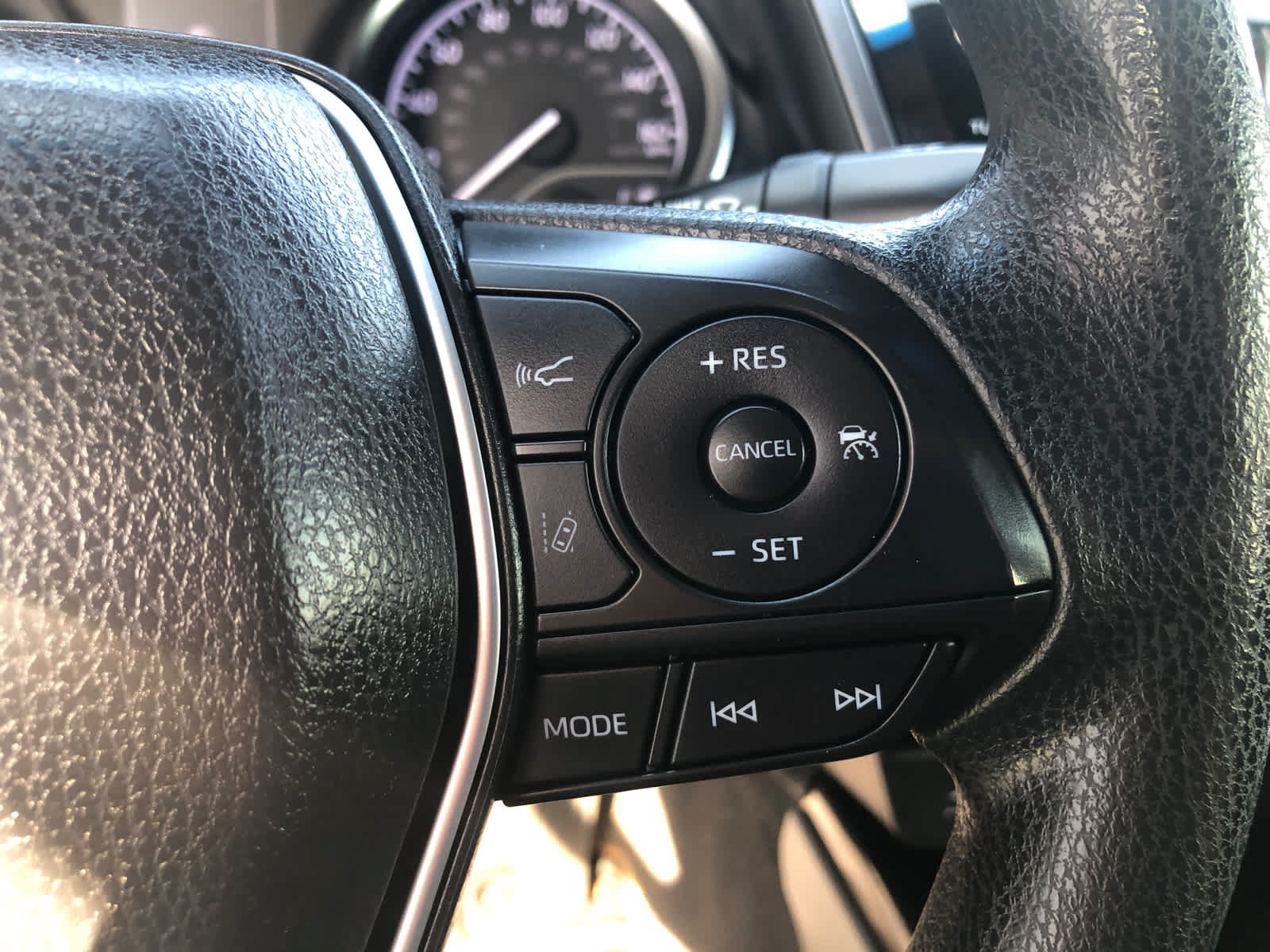 Used 2018 Toyota Camry LE w/ Convenience Package FWD image 10