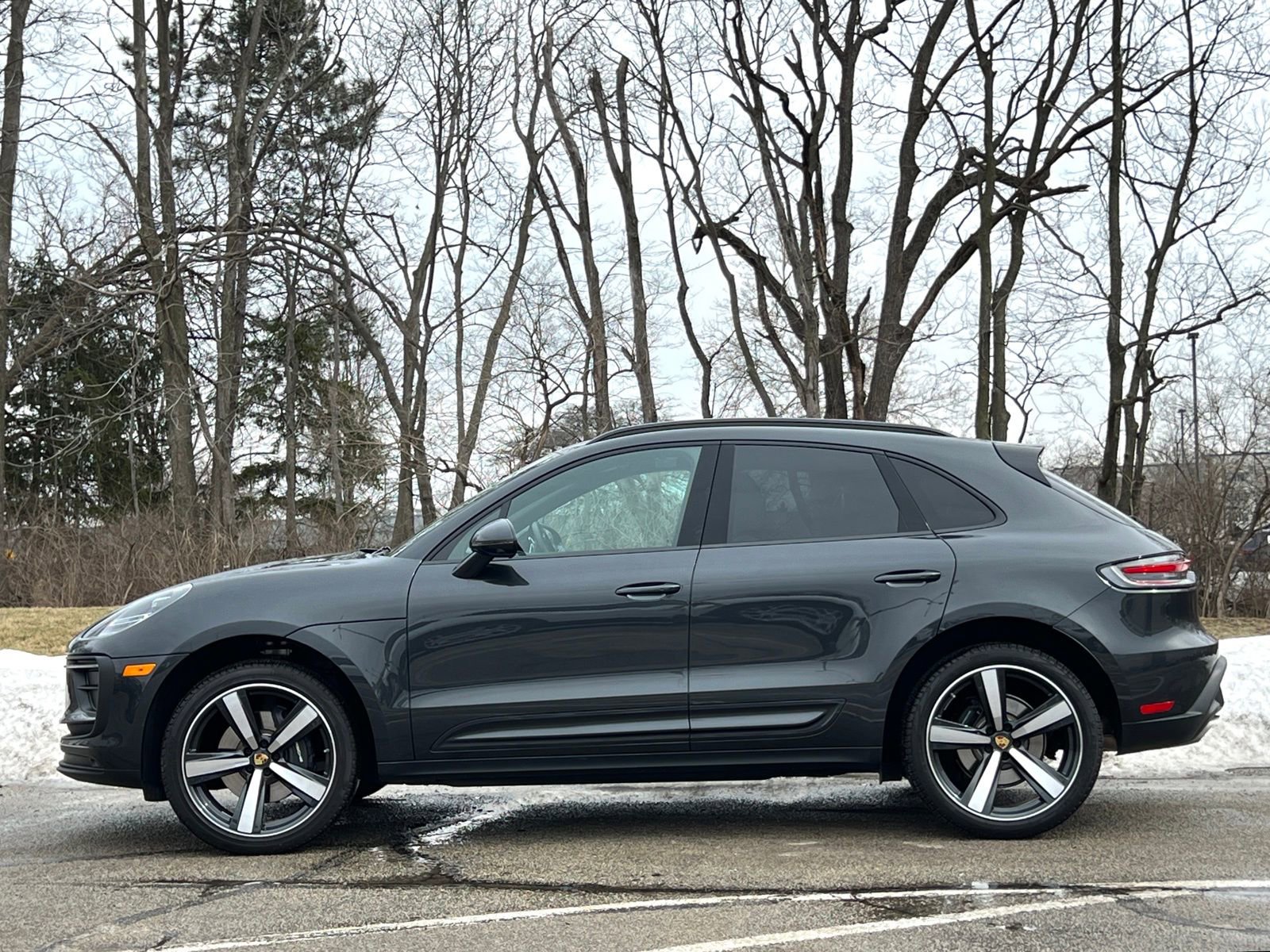 Certified 2025 Porsche Macan image 2