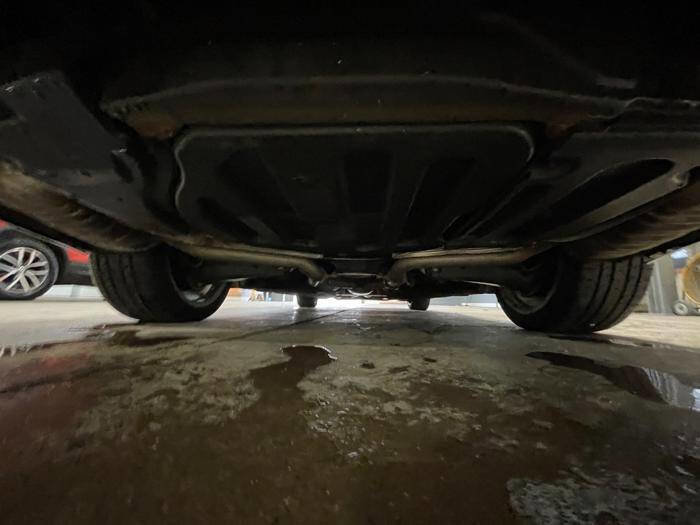 Used 2010 Mercedes-Benz E 350 4MATIC Sedan image 15