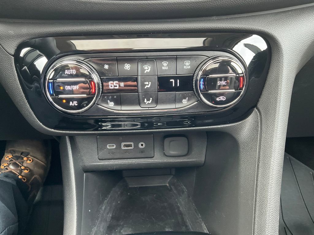 Used 2023 Buick Encore GX Essence w/ Experience Buick Package AWD/4WD image 9