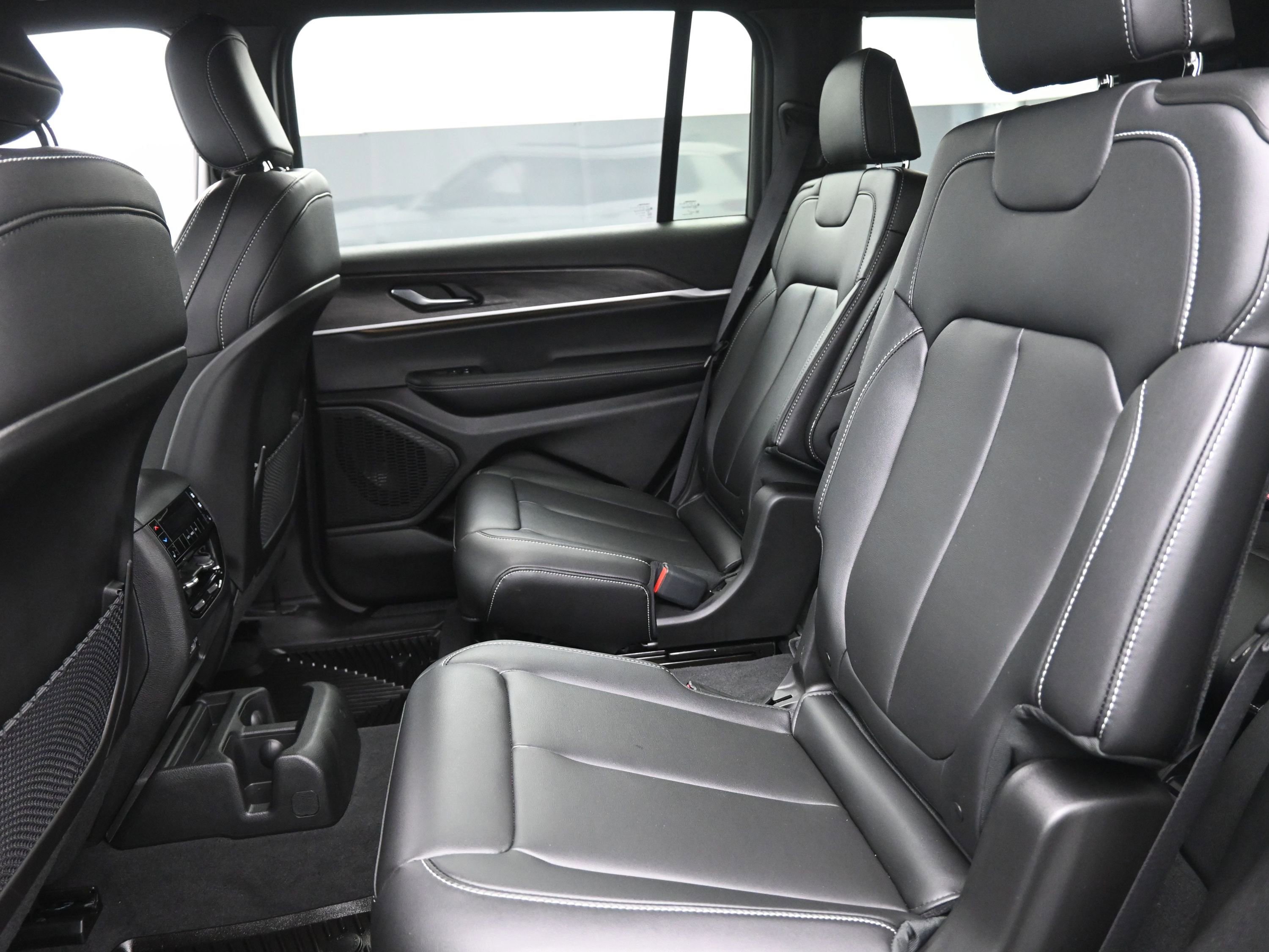 Used 2025 Jeep Grand Cherokee L Limited image 16