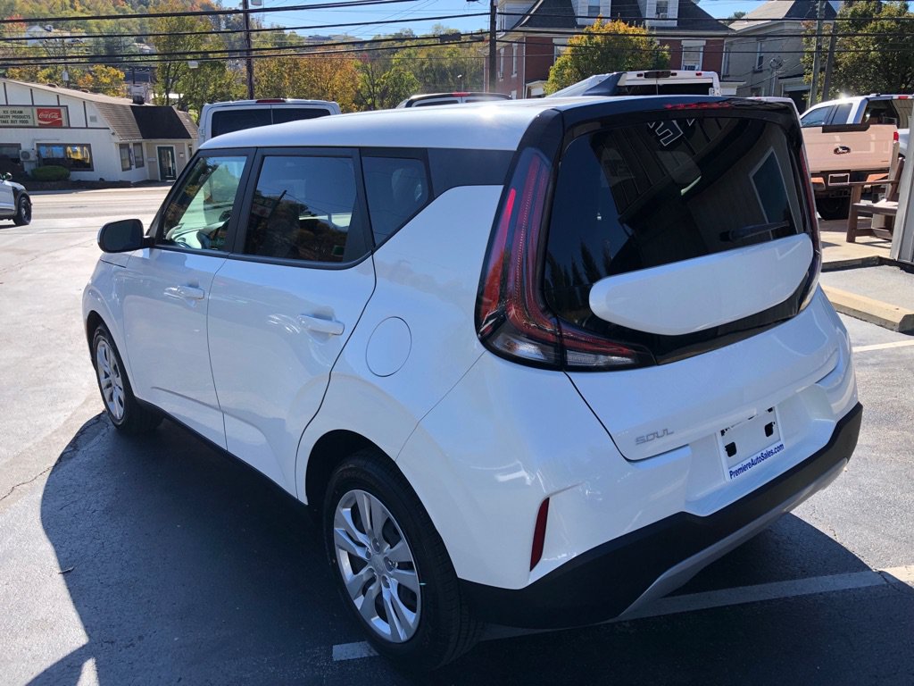 Used 2024 Kia Soul LX FWD image 4