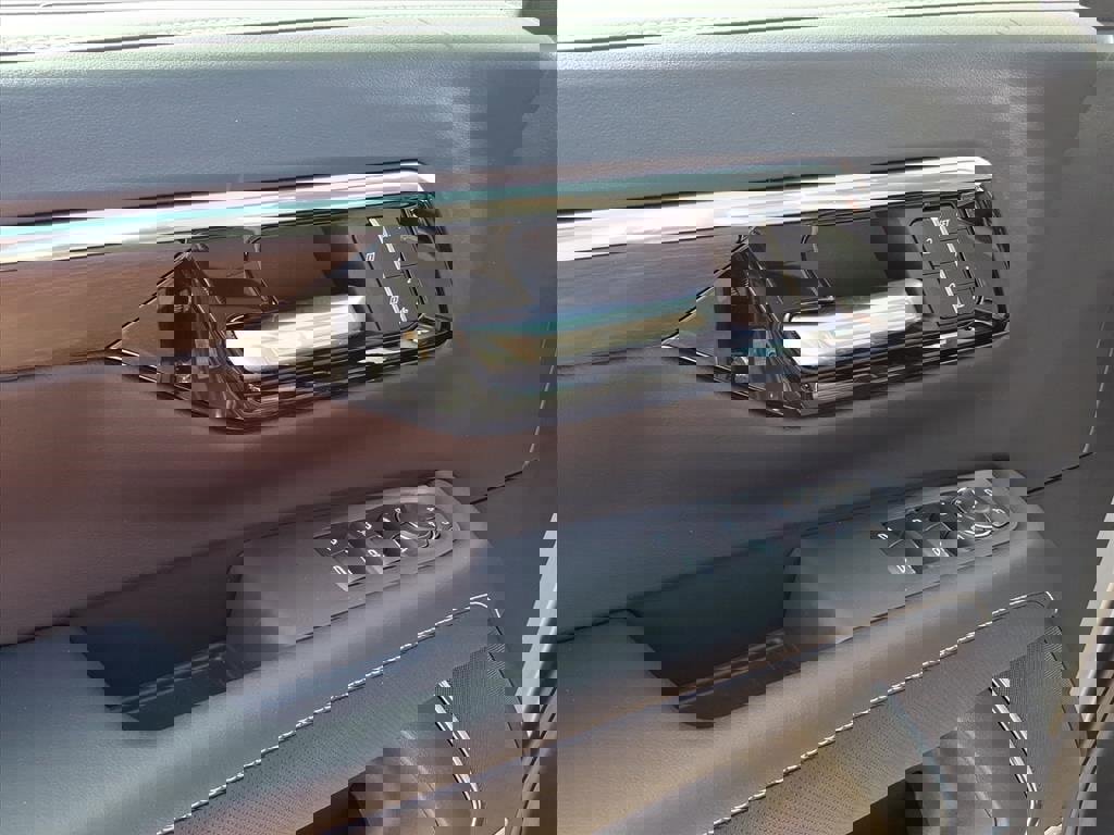 New 2026 Chevrolet Suburban Premier image 12