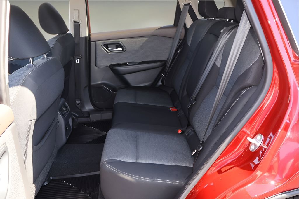 Used 2021 Nissan Rogue SV FWD image 12