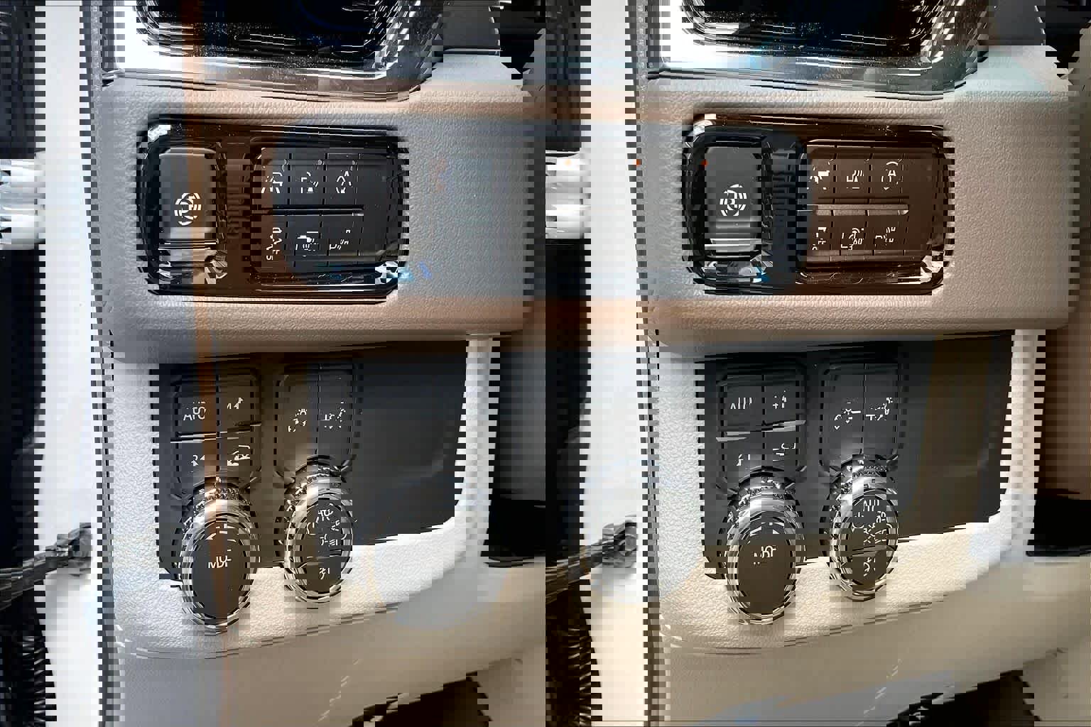 New 2026 GMC Yukon Denali w/ Sun & Power Step Package image 14