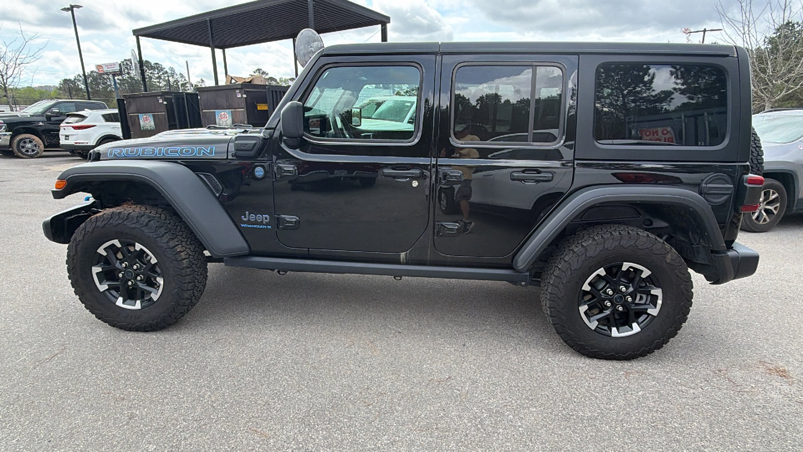 Used 2025 Jeep Wrangler Unlimited Rubicon 4xe w/ Safety Group AWD/4WD image 11