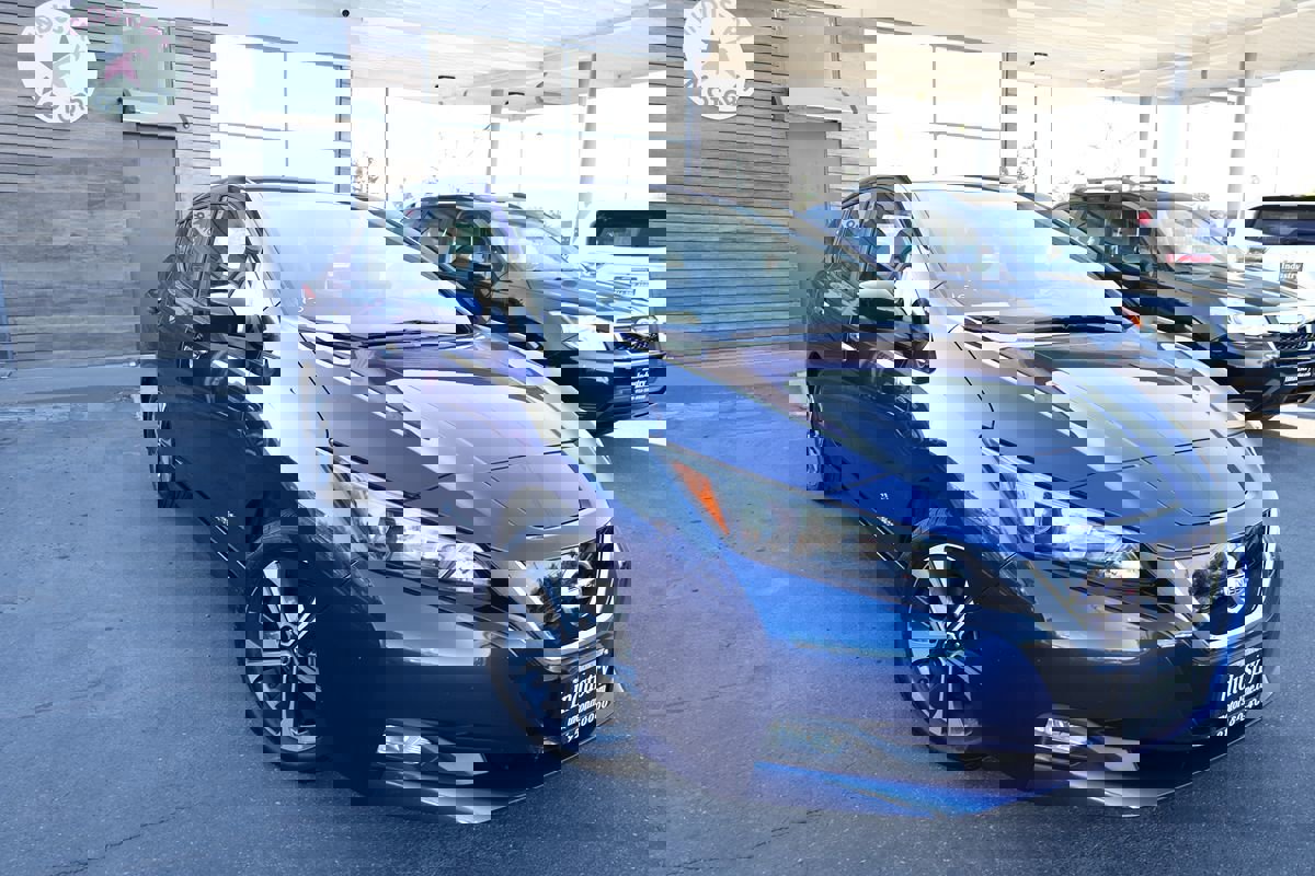 Used 2019 Nissan Leaf SV w/ Protection Package image 2