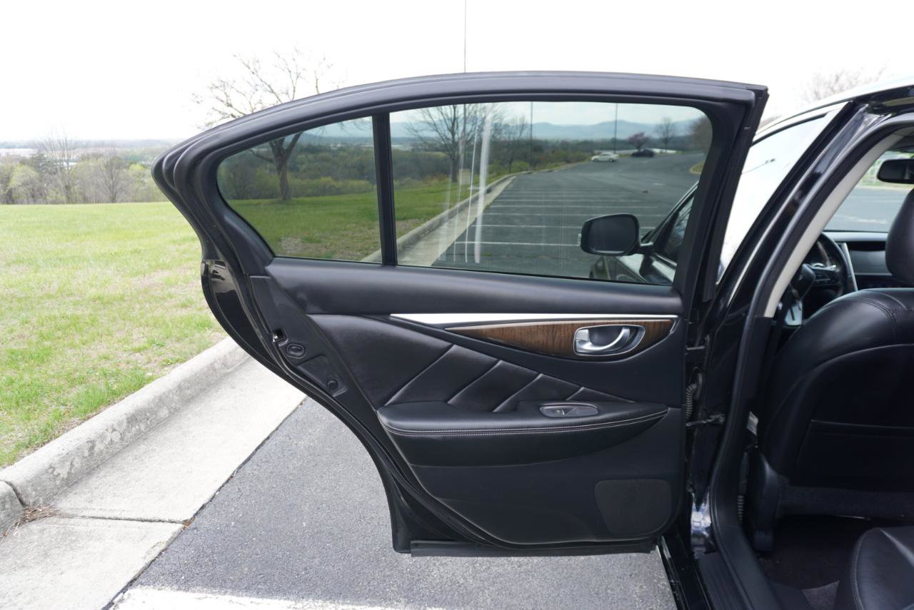 Used 2018 INFINITI Q50 Luxe w/ Cargo Package (L95) image 16