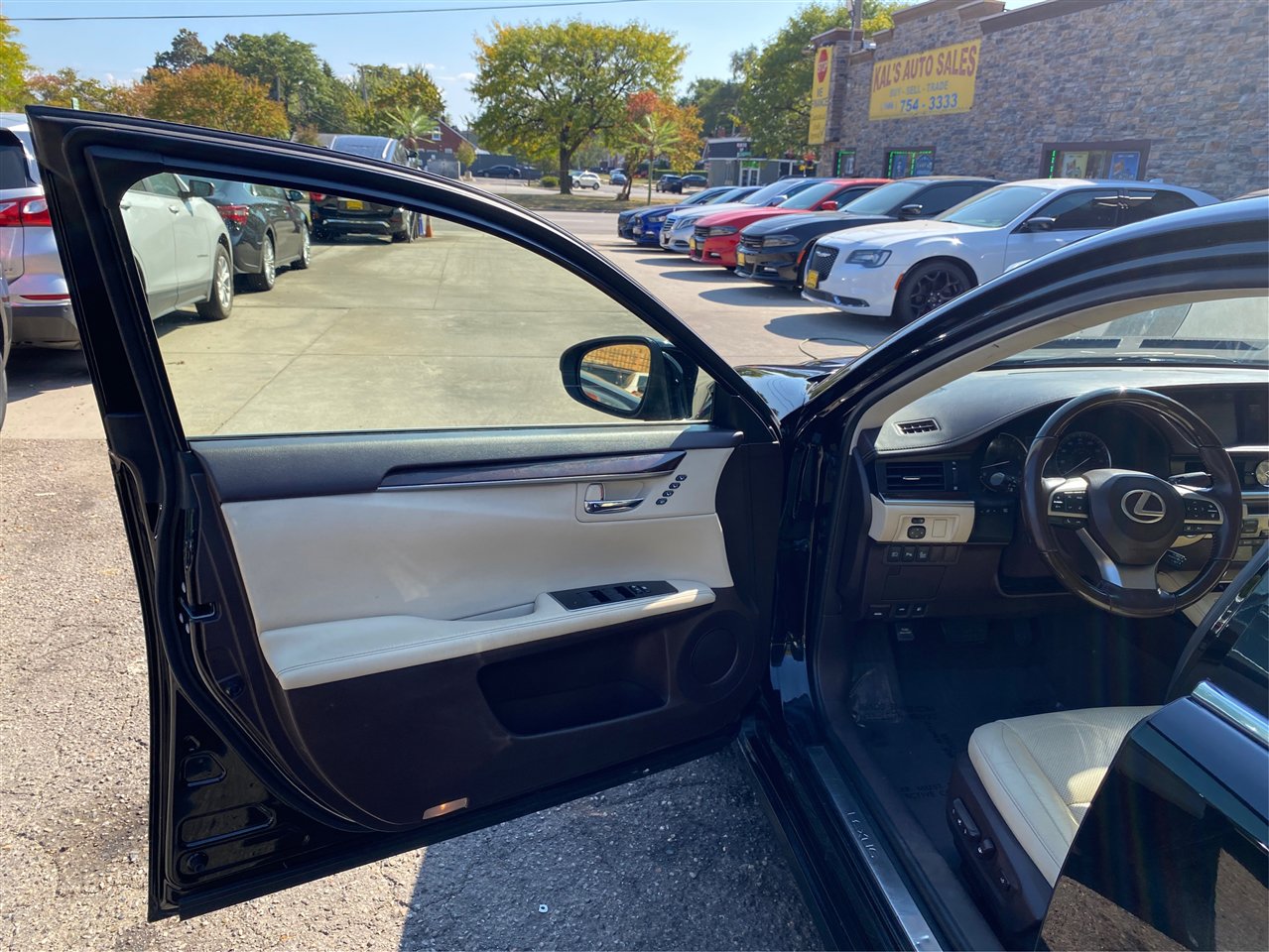 Used 2016 Lexus ES 350 w/ Luxury Package w/Wood Trim image 30