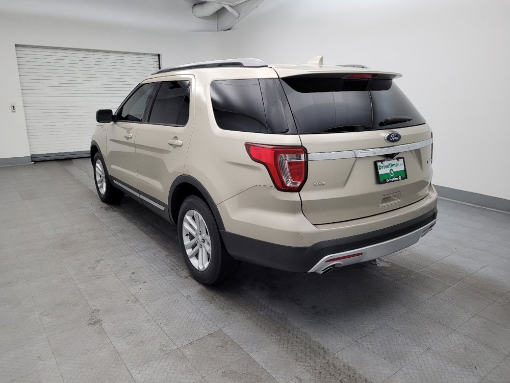 Used 2017 Ford Explorer XLT w/ Equipment Group 202A image 5