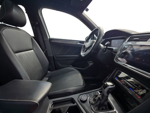 Used 2022 Volkswagen Tiguan SE R-Line AWD/4WD image 16