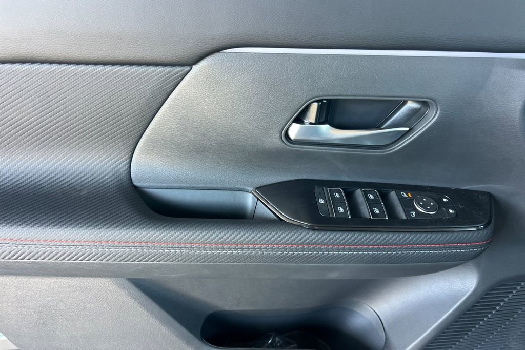 New 2025 Nissan Kicks SR w/ Illumination Package image 8