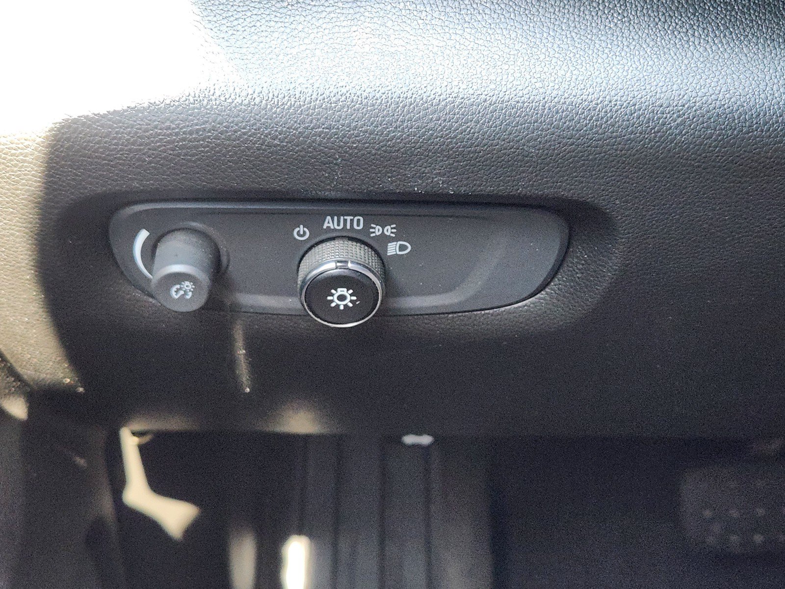 Used 2022 Chevrolet Traverse RS FWD image 19