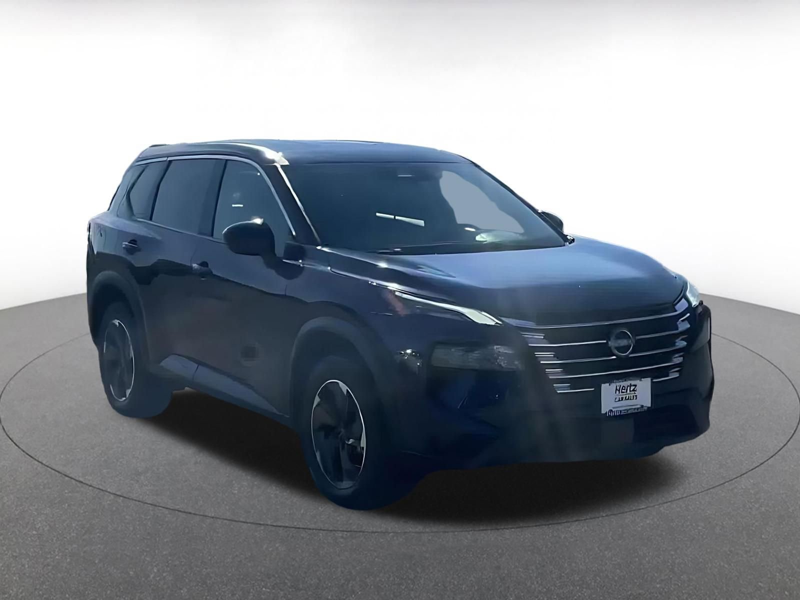 Used 2025 Nissan Rogue SV image 2