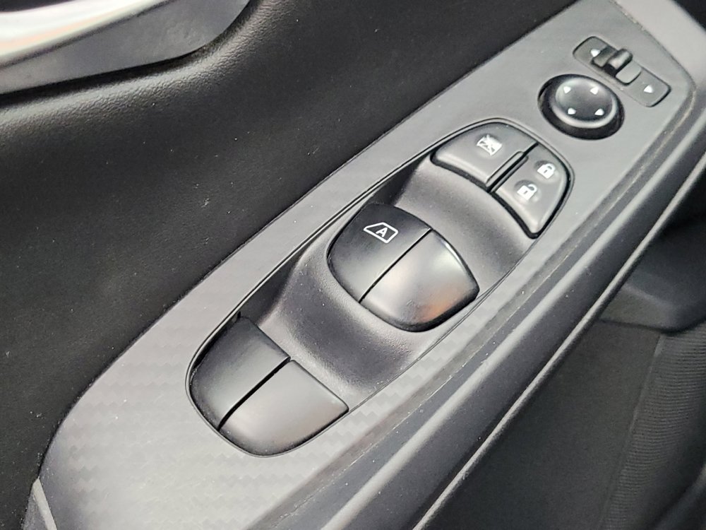 Used 2025 Nissan Sentra SV FWD image 27