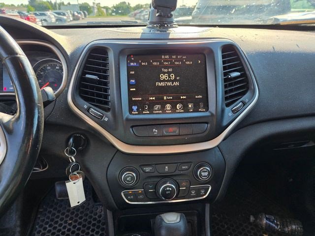 Used 2015 Jeep Cherokee Latitude w/ Cold Weather Group AWD/4WD image 5