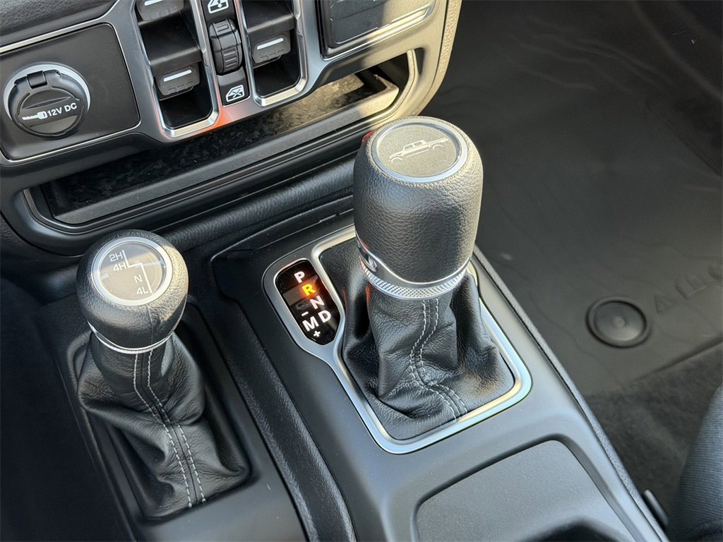 New 2025 Jeep Gladiator Sport image 17