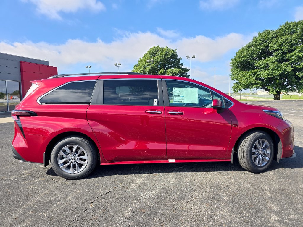 New 2026 Toyota Sienna XLE AWD/4WD image 19