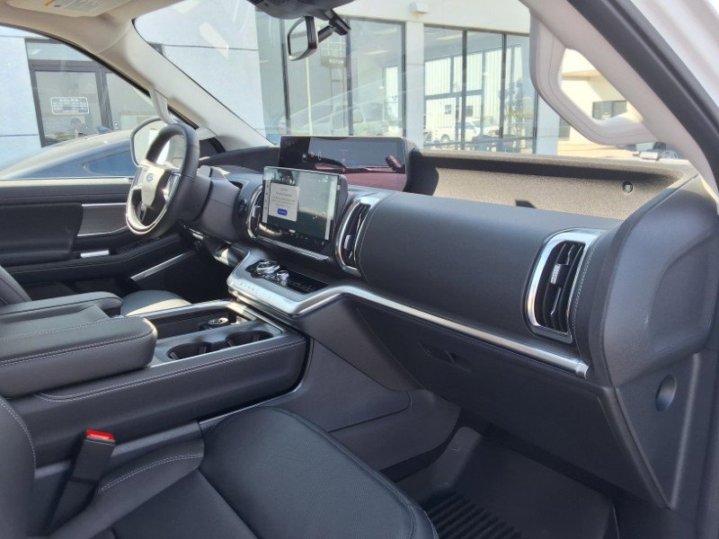 New 2025 Ford Expedition Platinum image 19