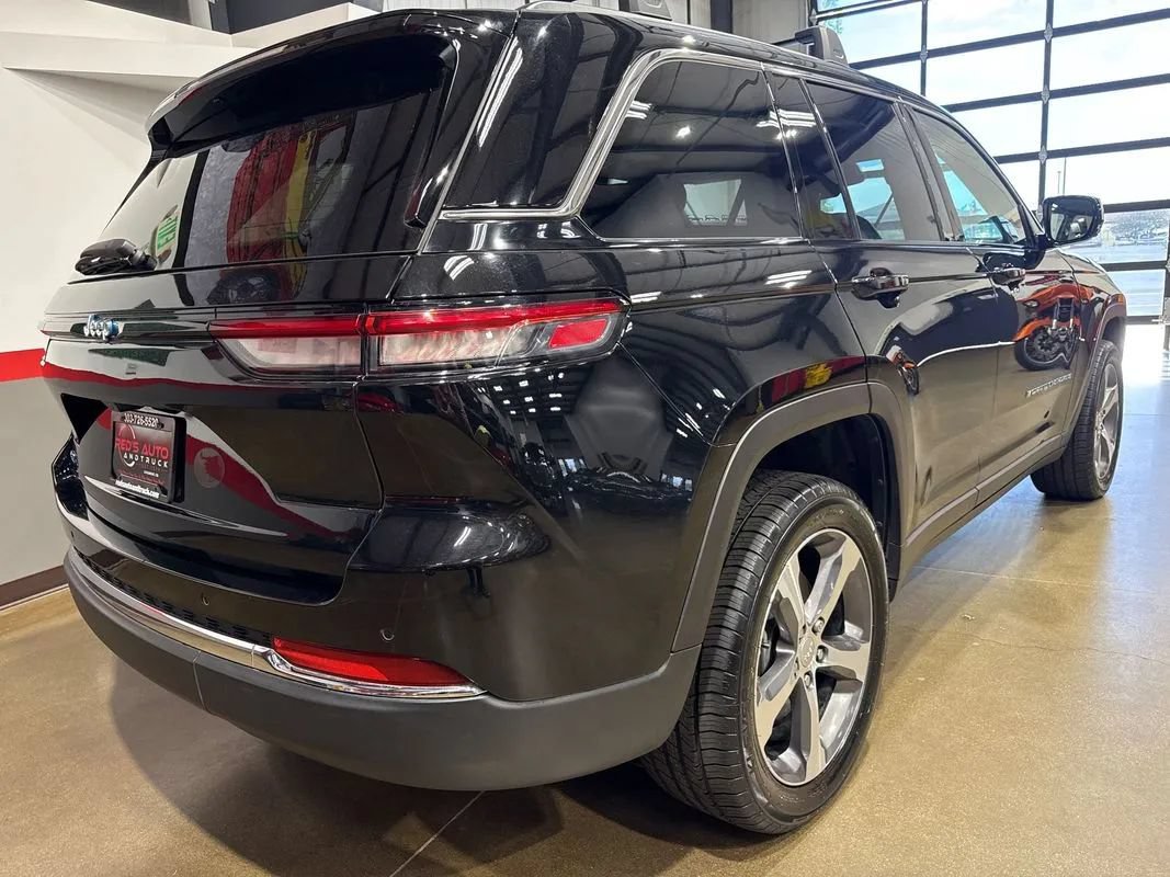 Used 2023 Jeep Grand Cherokee 4WD 4xe image 42