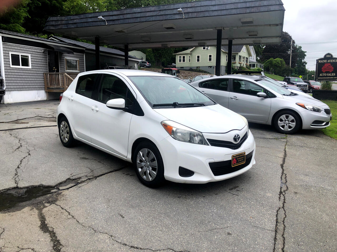 Used 2013 Toyota Yaris LE image 3
