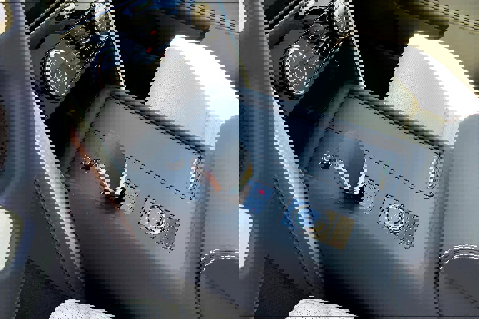 New 2025 Land Rover Discovery Dynamic SE image 7