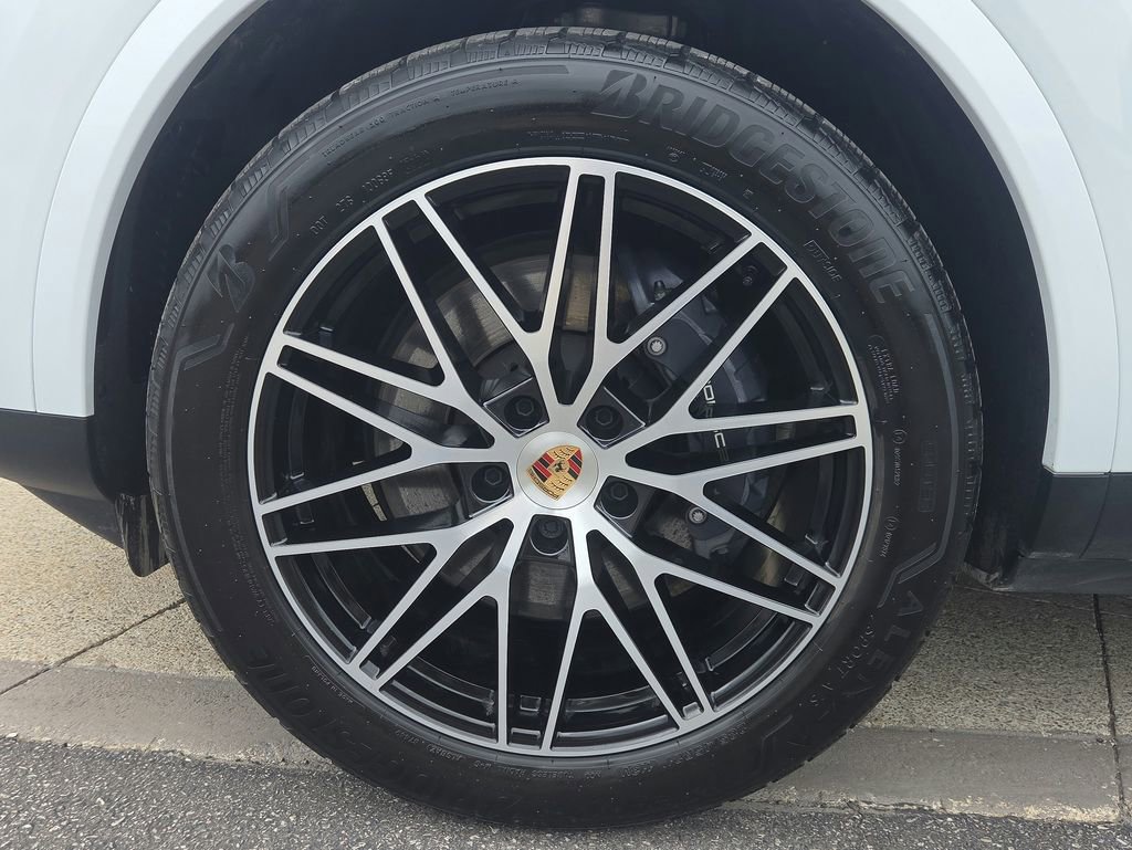 Certified 2025 Porsche Cayenne Coupe image 24