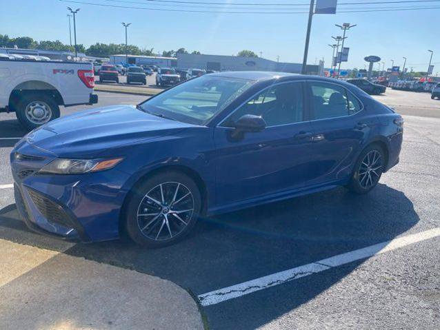 Used 2024 Toyota Camry SE FWD image 3