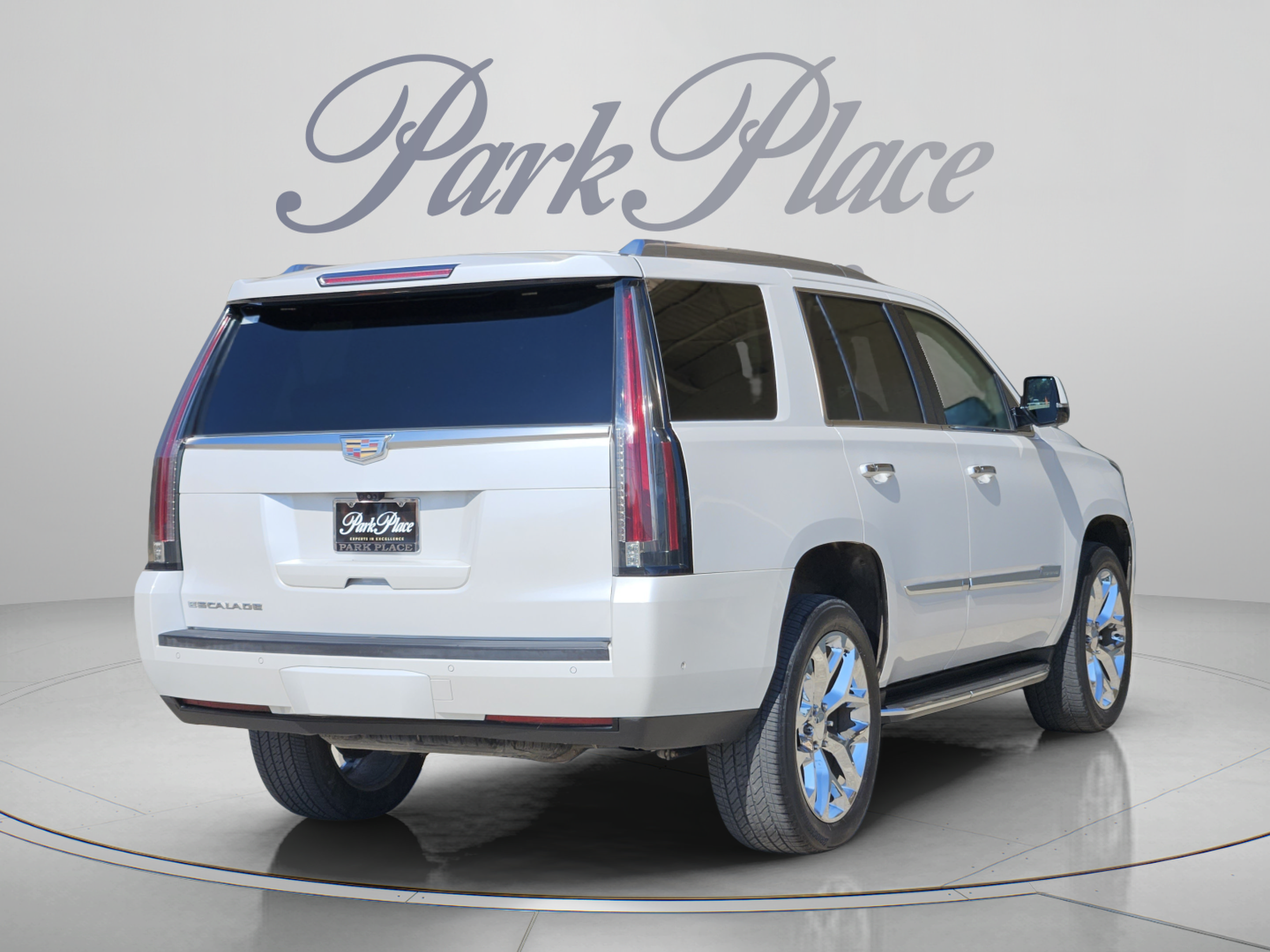 Used 2017 Cadillac Escalade Luxury RWD image 6