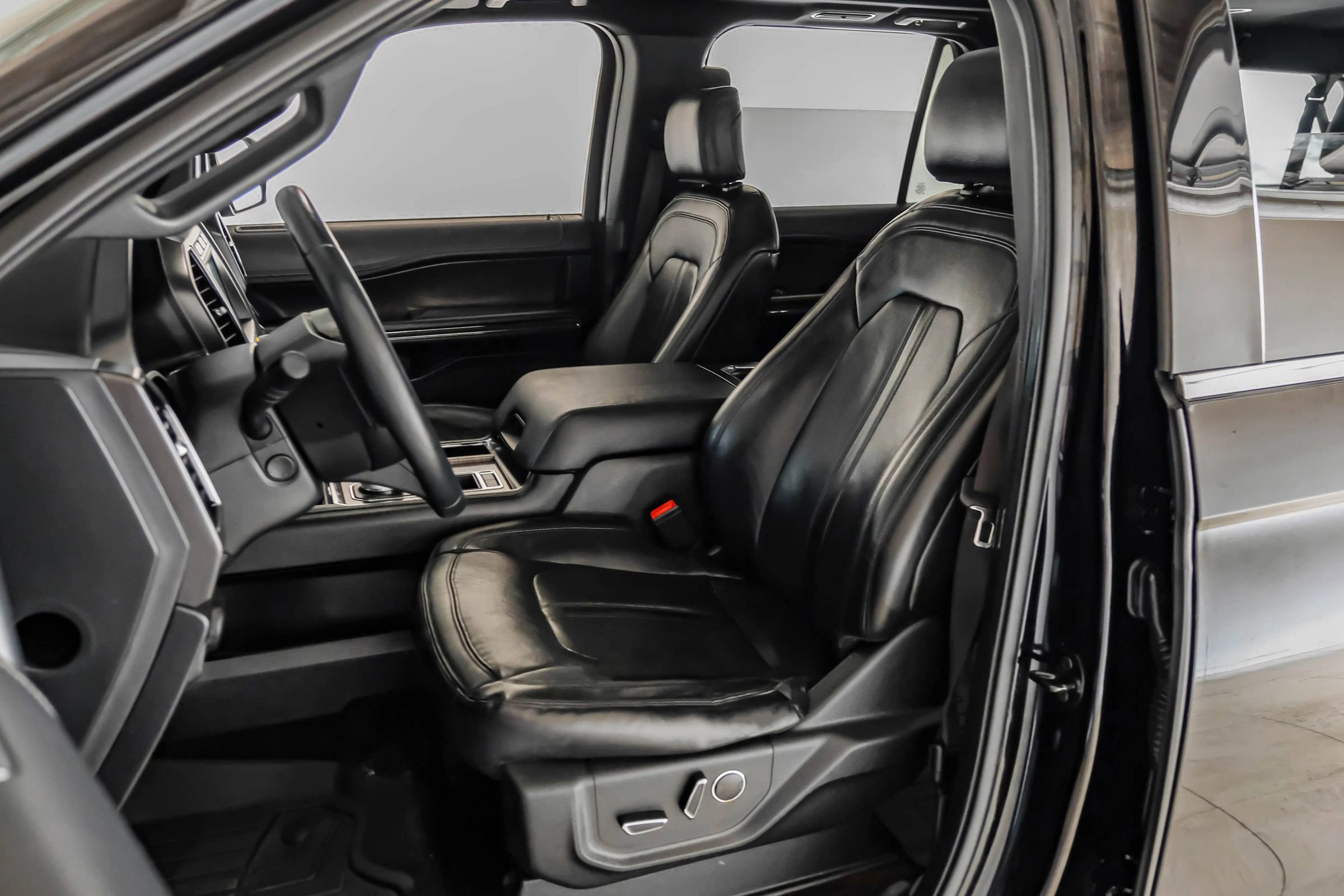 Used 2018 Ford Expedition Max Limited w/ Equipment Group 302A image 28