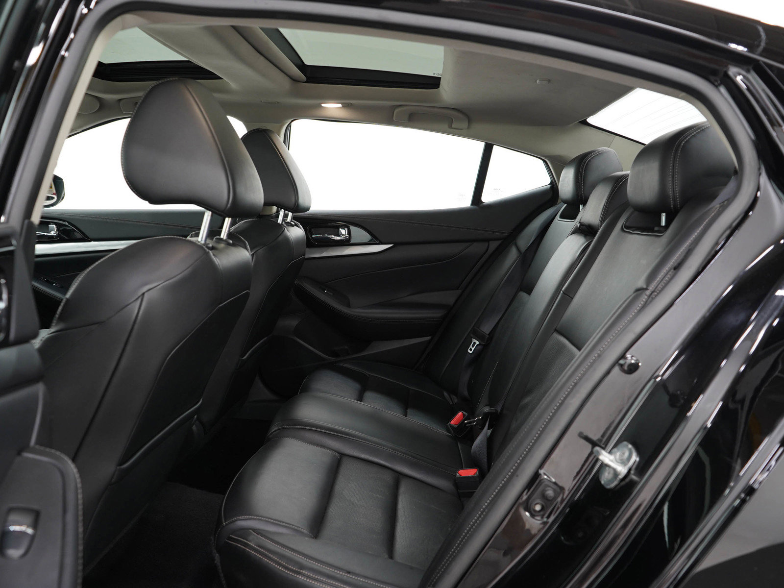 Used 2023 Nissan Maxima SL image 16