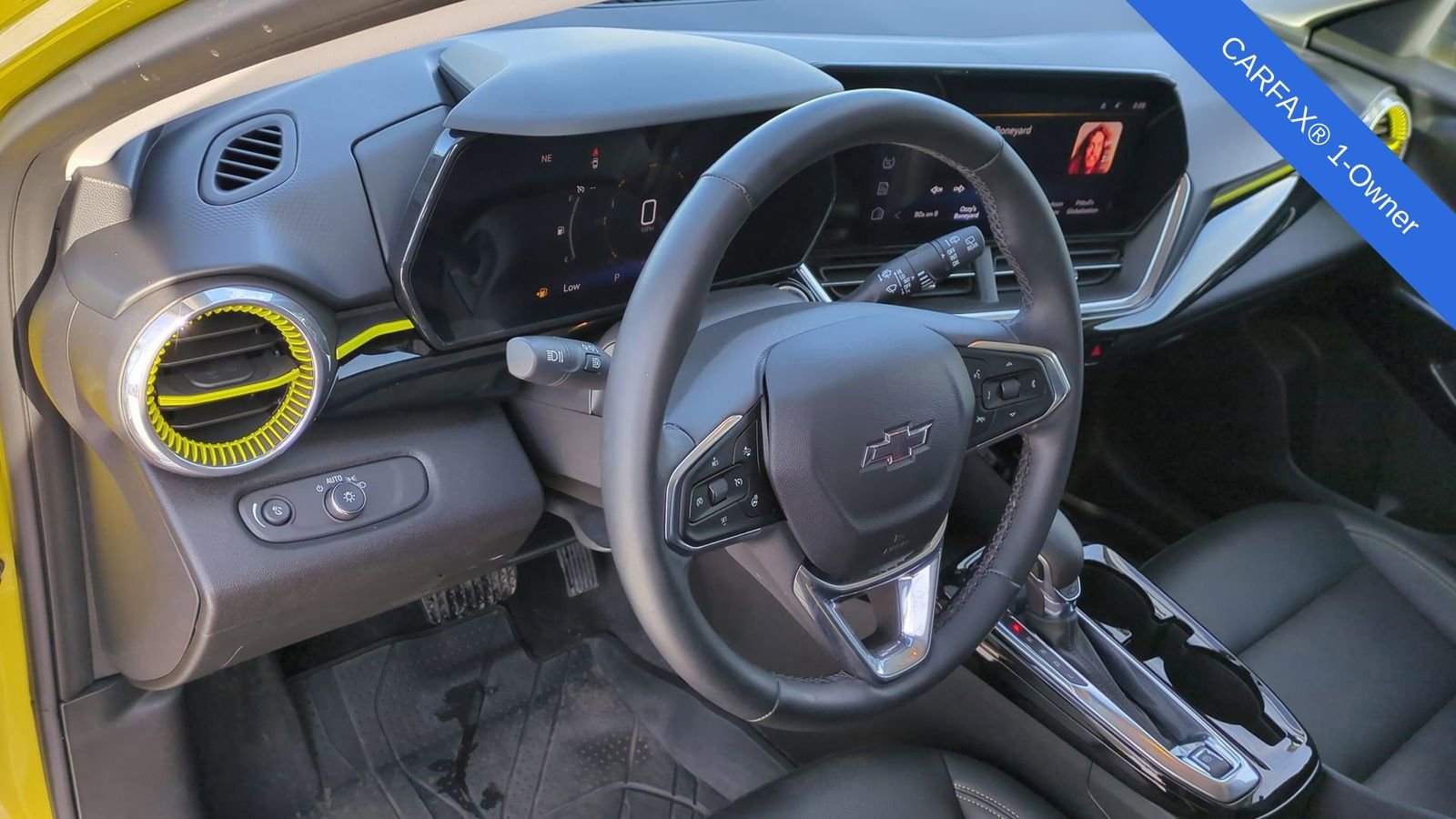 Used 2024 Chevrolet Trax ACTIV w/ Driver Confidence Package image 2