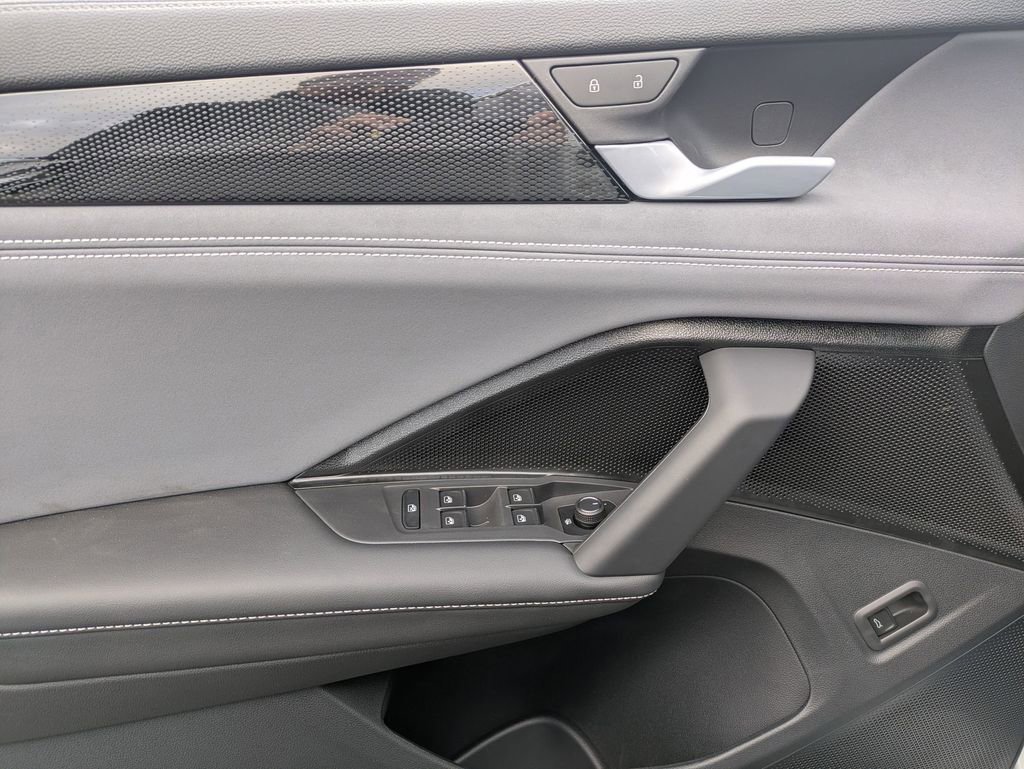 New 2026 Volkswagen Tiguan SE R-Line image 10