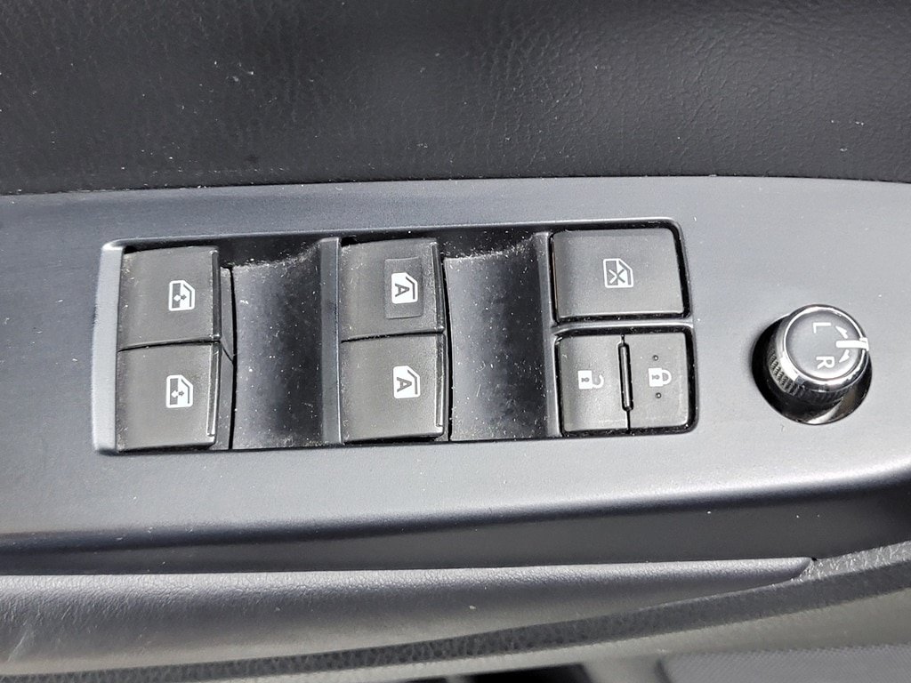 Used 2015 Toyota Highlander Plus AWD/4WD image 24