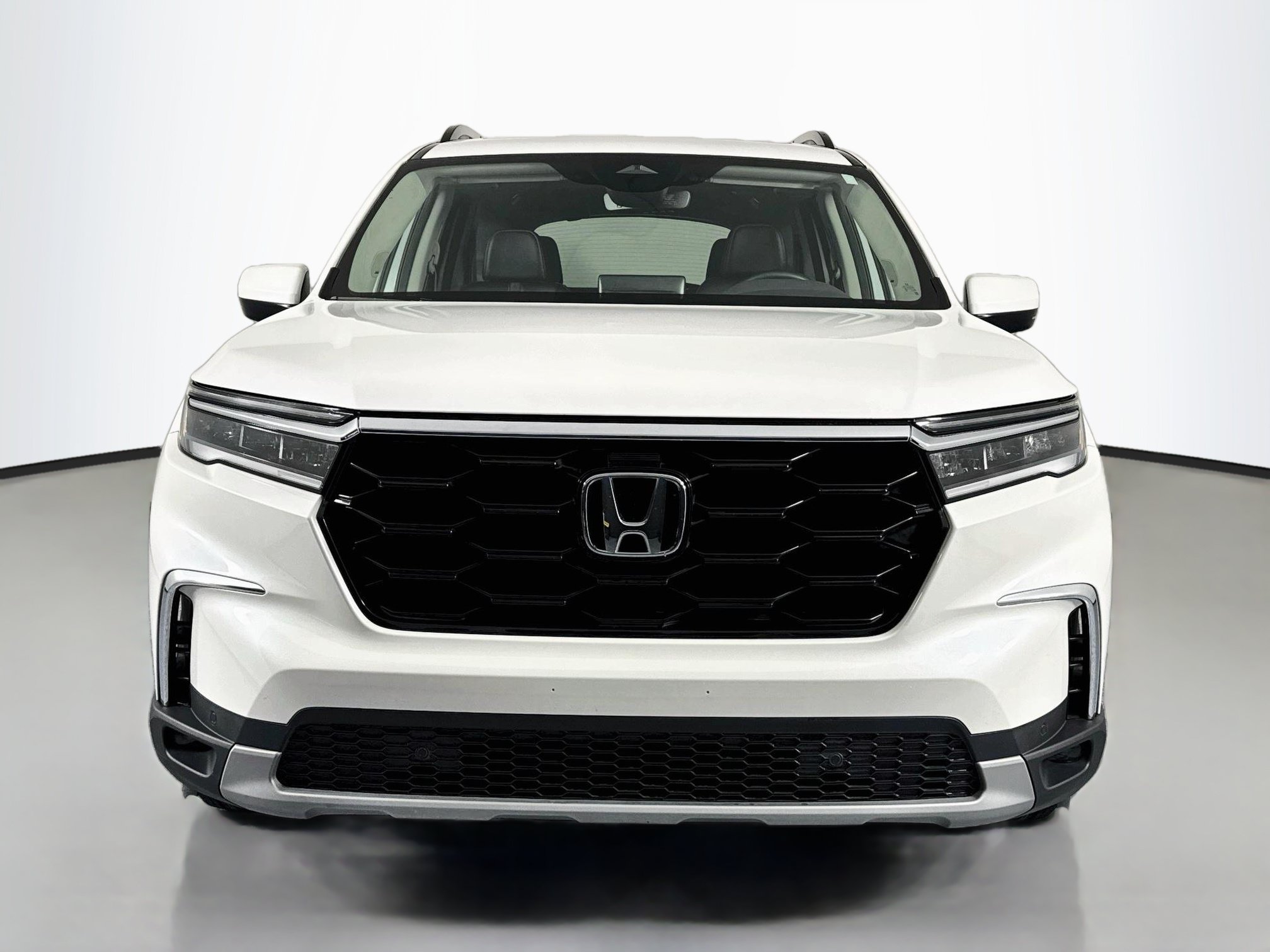 Certified 2024 Honda Pilot Touring image 2