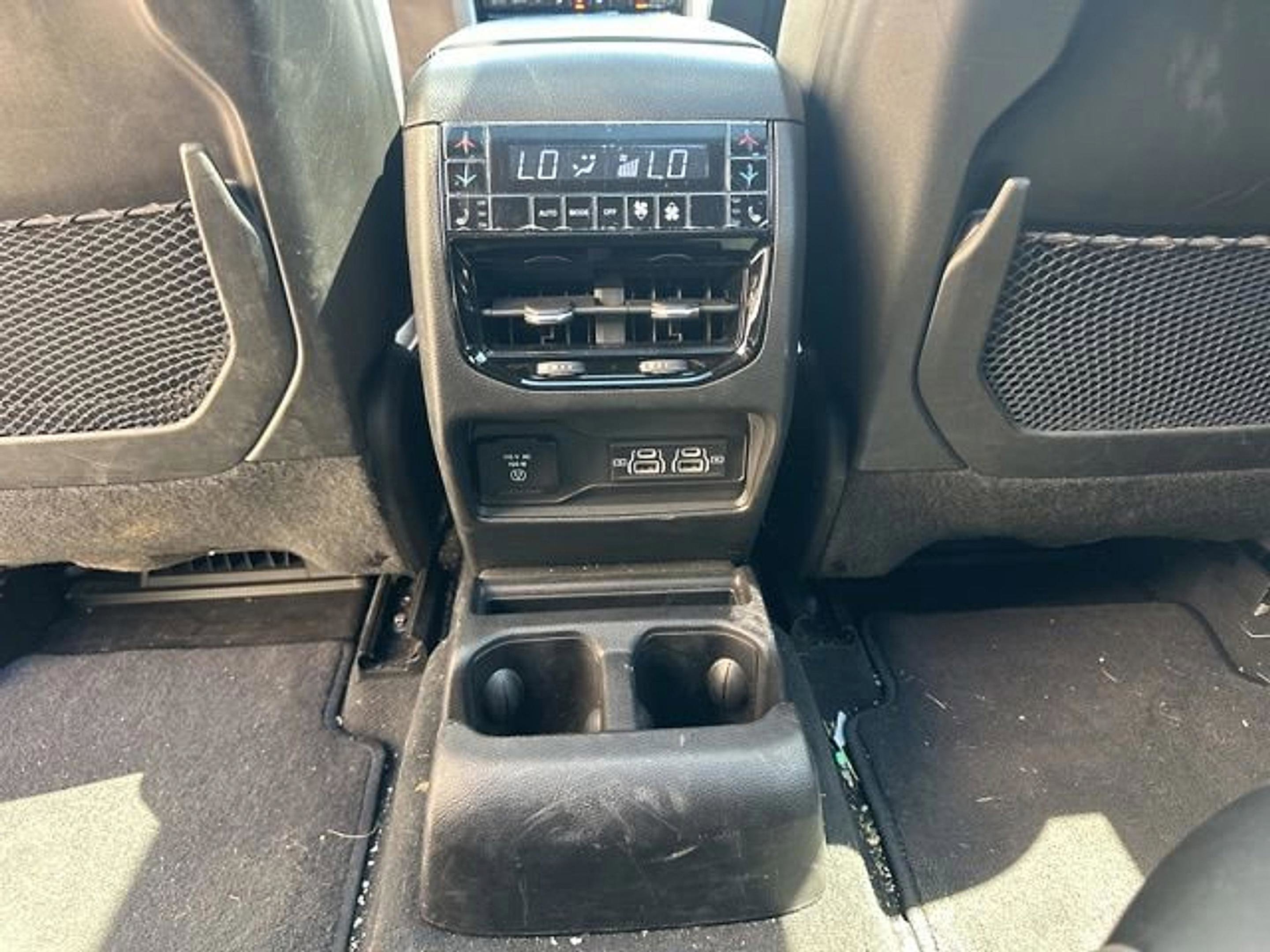 Used 2023 Jeep Grand Cherokee L Overland w/ Luxury Tech Group IV AWD/4WD image 15