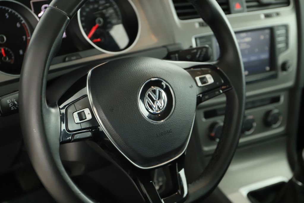 Used 2017 Volkswagen Golf S image 16