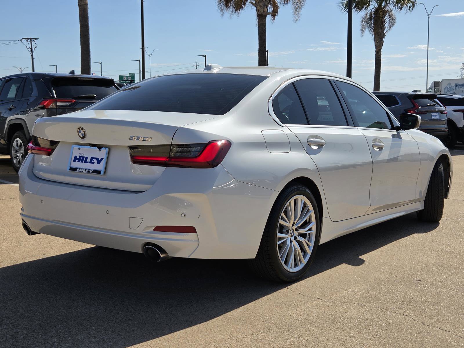 Used 2024 BMW 330i Sedan w/ Convenience Package RWD image 4