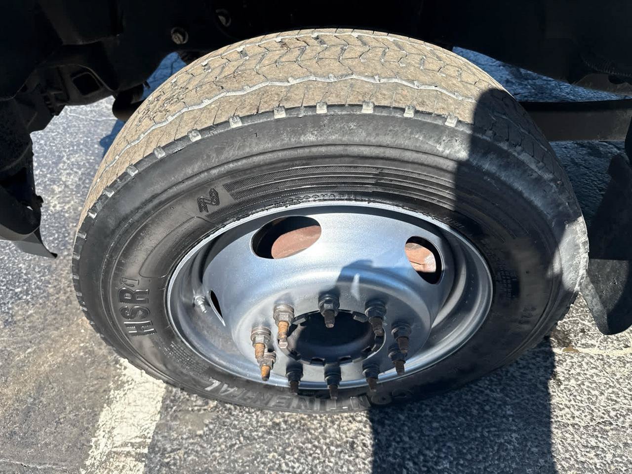 Used 2017 Ford F550 2WD Regular Cab Super Duty image 11