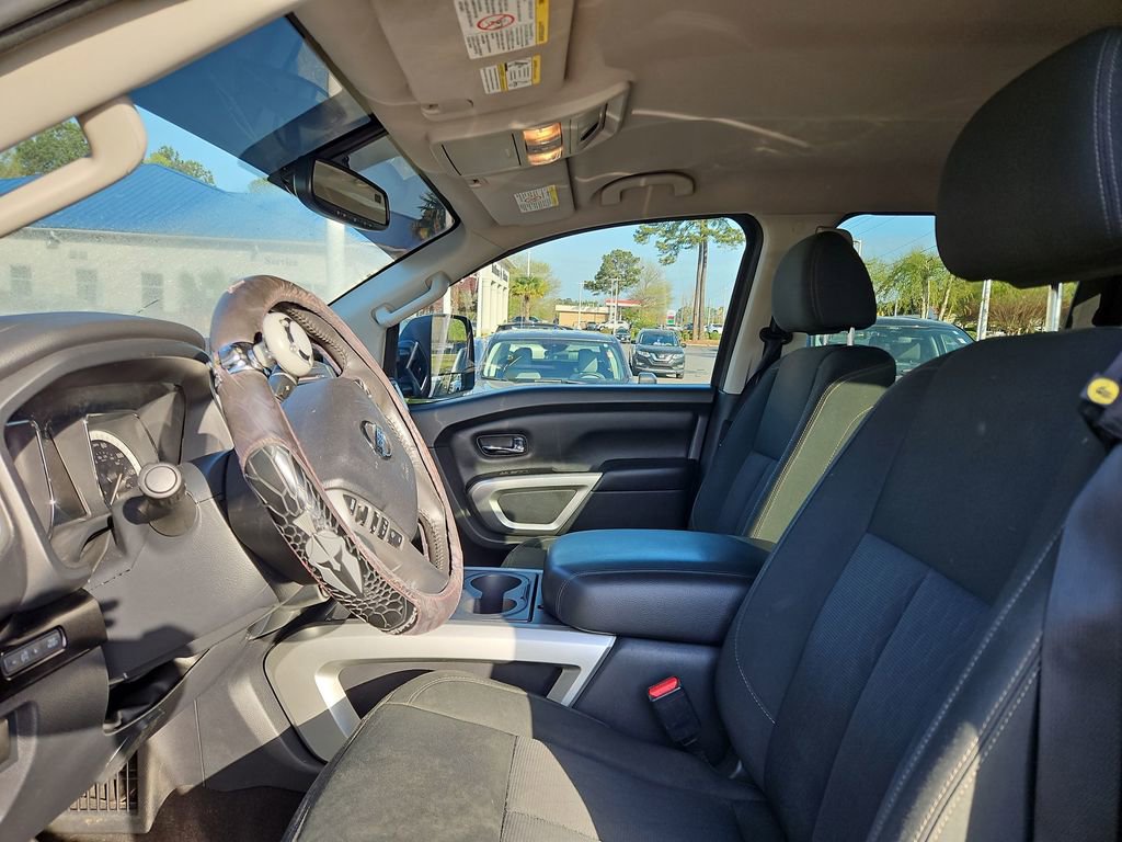 Used 2017 Nissan Titan SV image 8