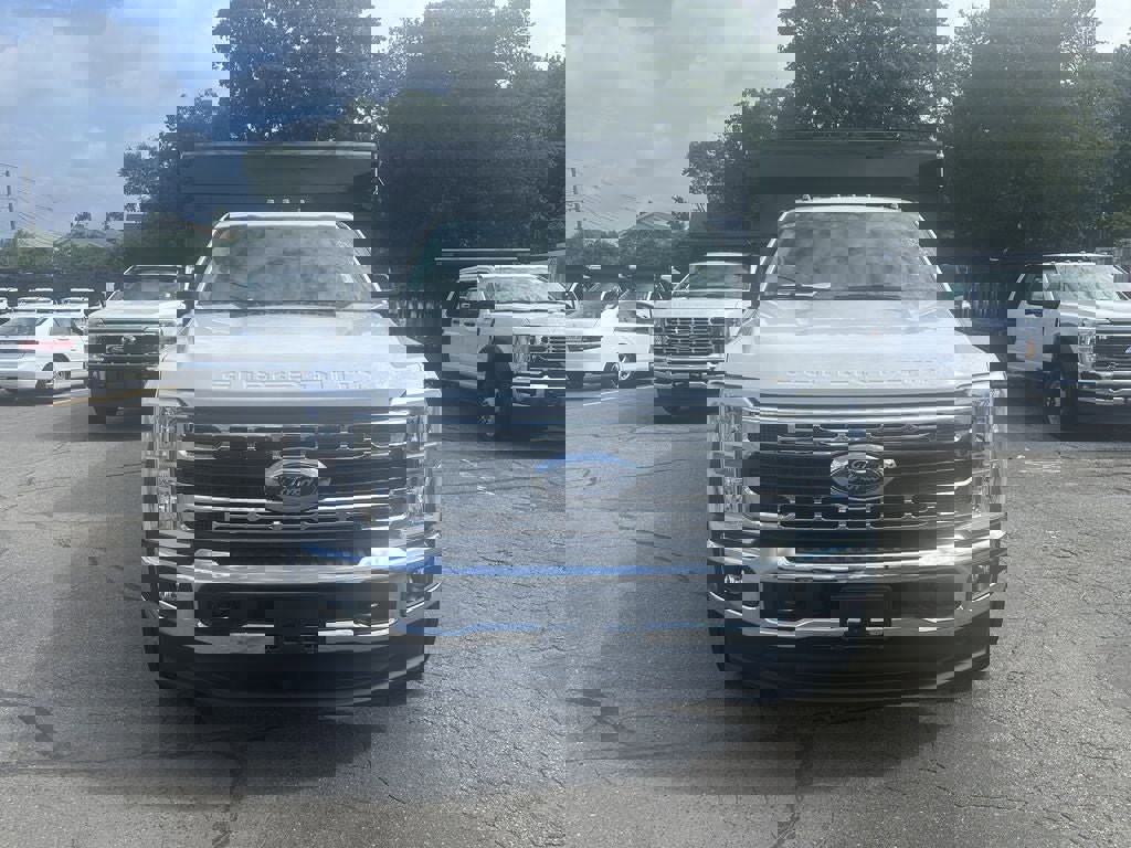 New 2025 Ford F550 4x4 Regular Cab Super Duty image 2