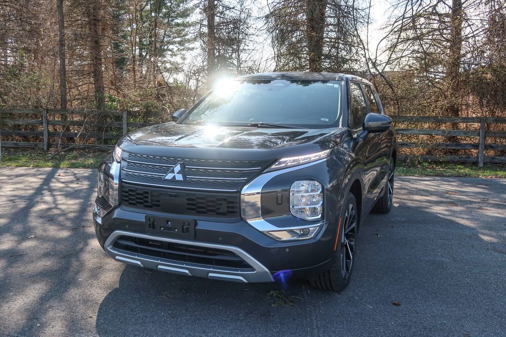Used 2024 Mitsubishi Outlander image 5