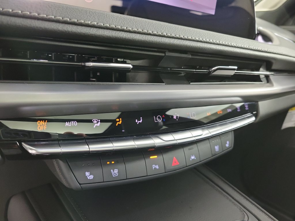 Used 2024 Cadillac XT4 Premium Luxury FWD image 29