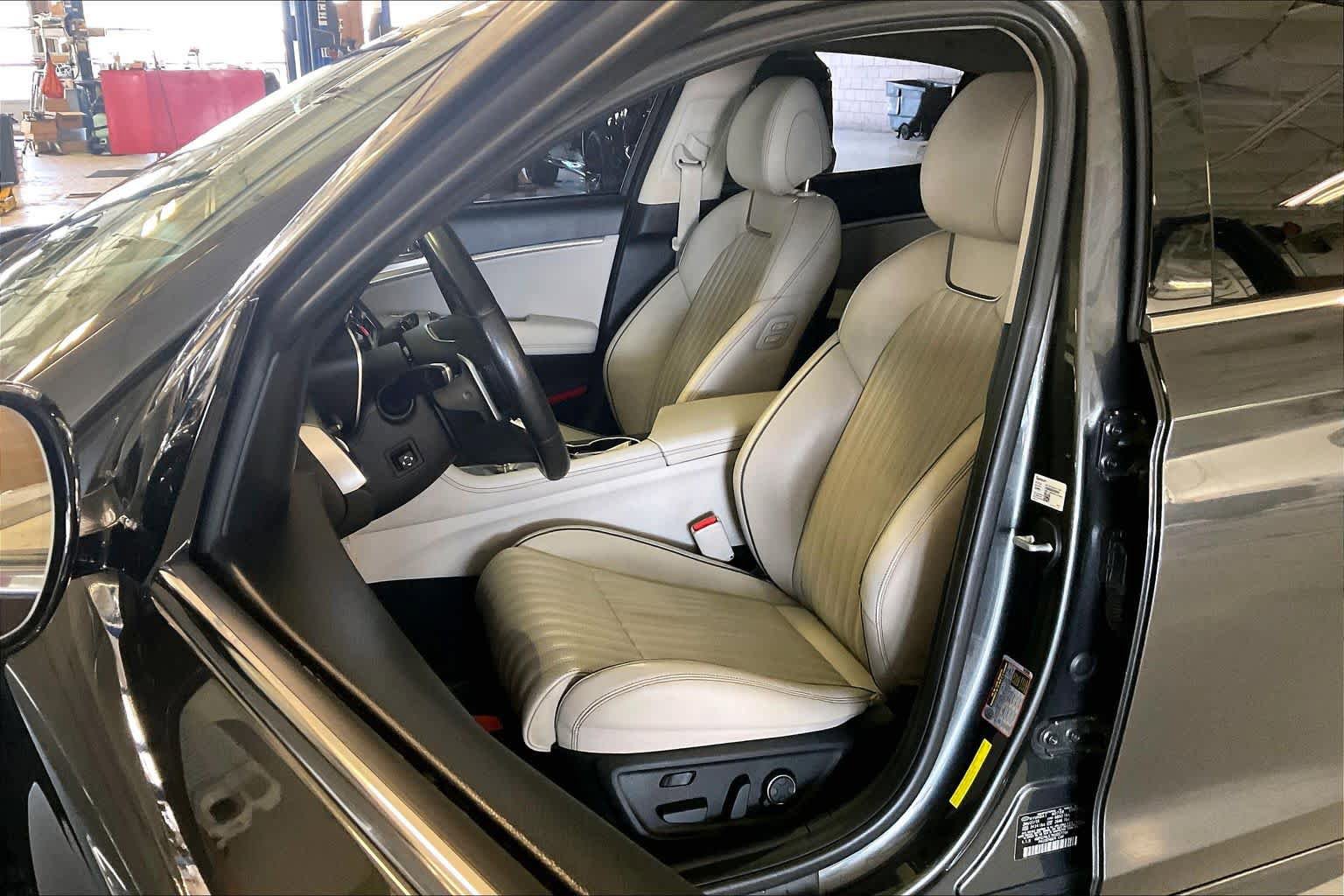 Used 2019 Genesis G70 3.3T Advanced w/ Elite Package RWD image 7