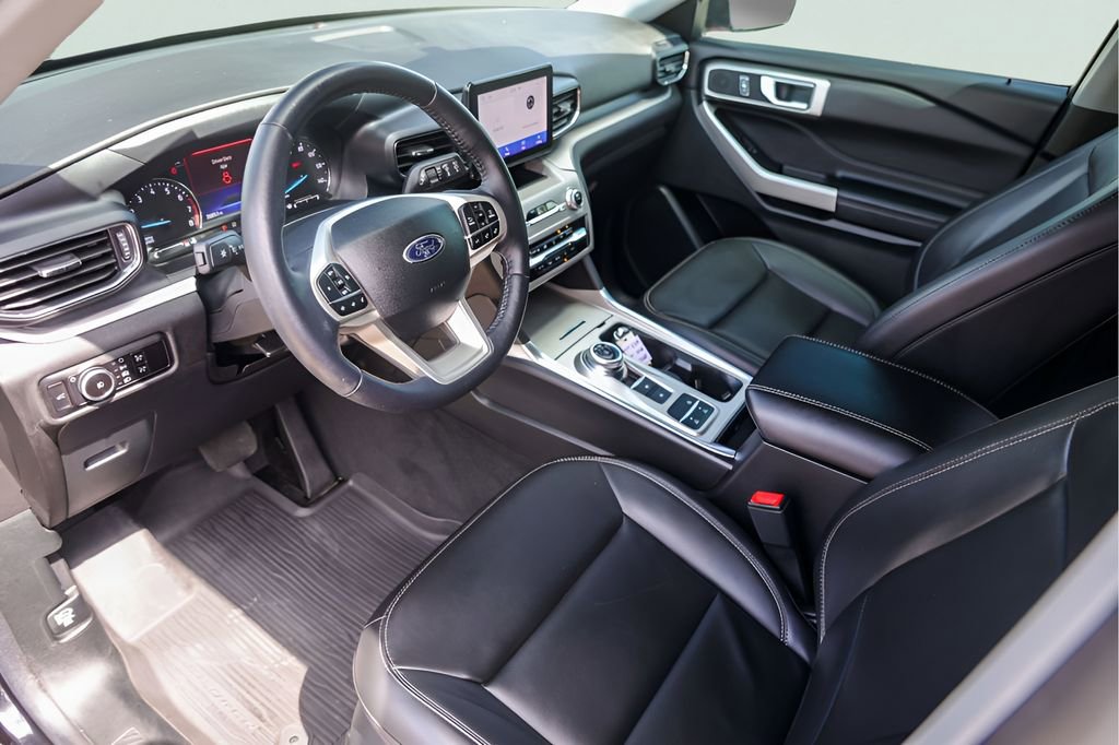 Used 2023 Ford Explorer XLT w/ Equipment Group 202A image 13