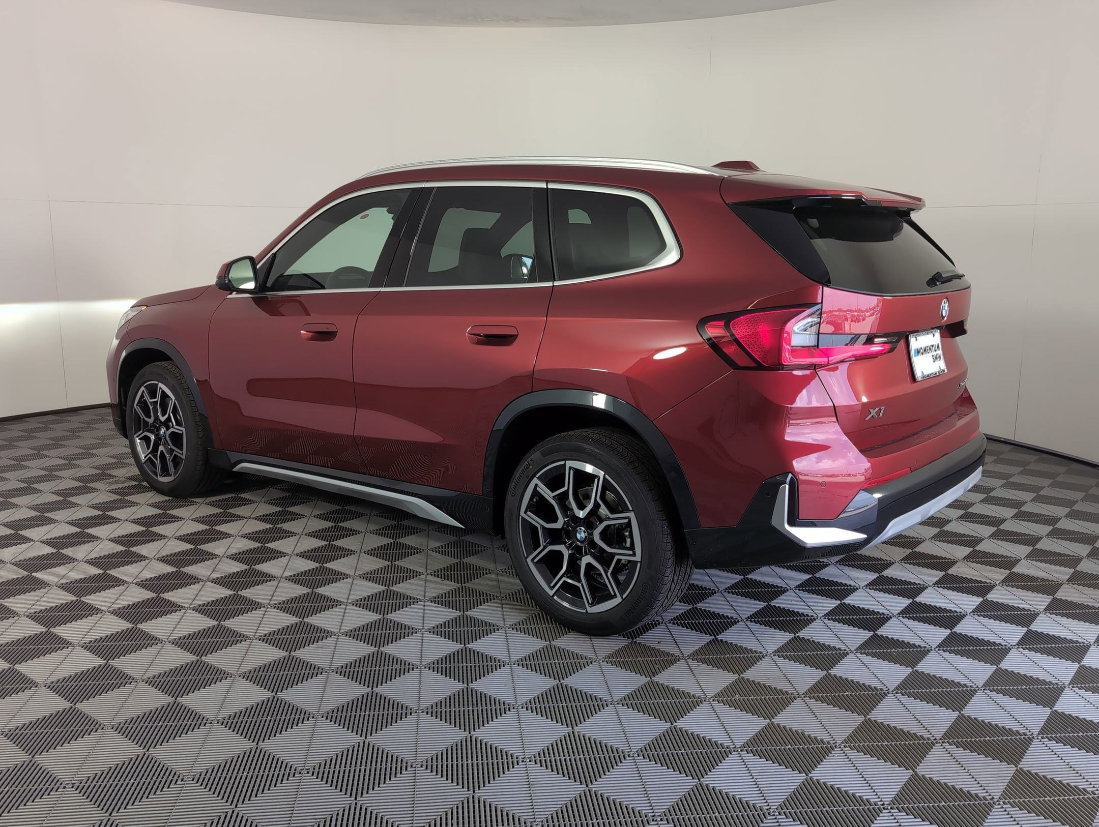 Used 2026 BMW X1 xDrive28i w/ Technology Package image 3