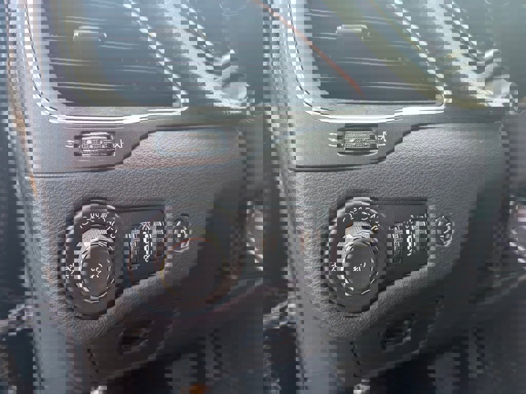 Used 2022 Jeep Cherokee Trailhawk w/ Premium Leather Package image 13